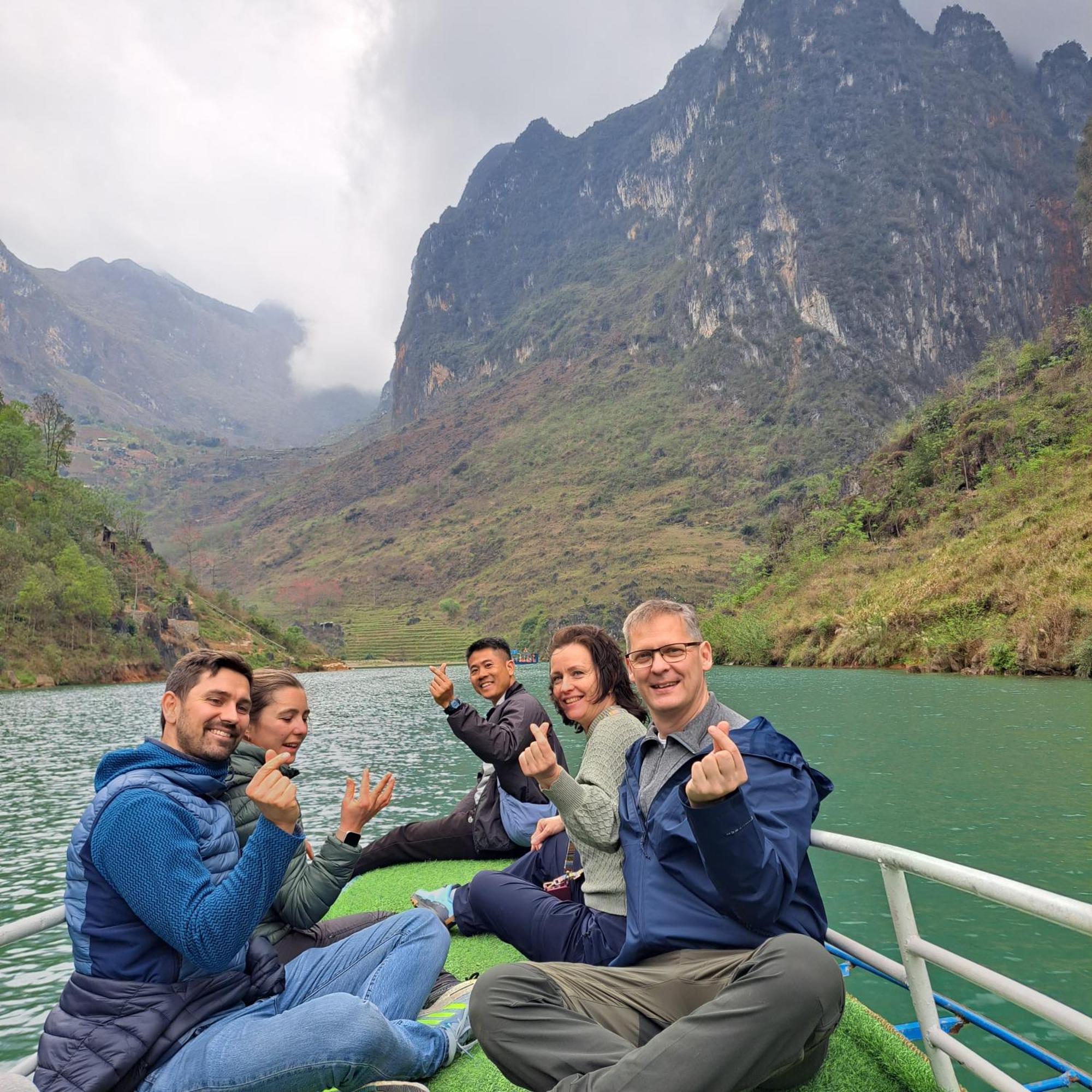 Homestay Field - Bungalow, Ha Giang Loop Tour, Motorbikes Rental Dış mekan fotoğraf