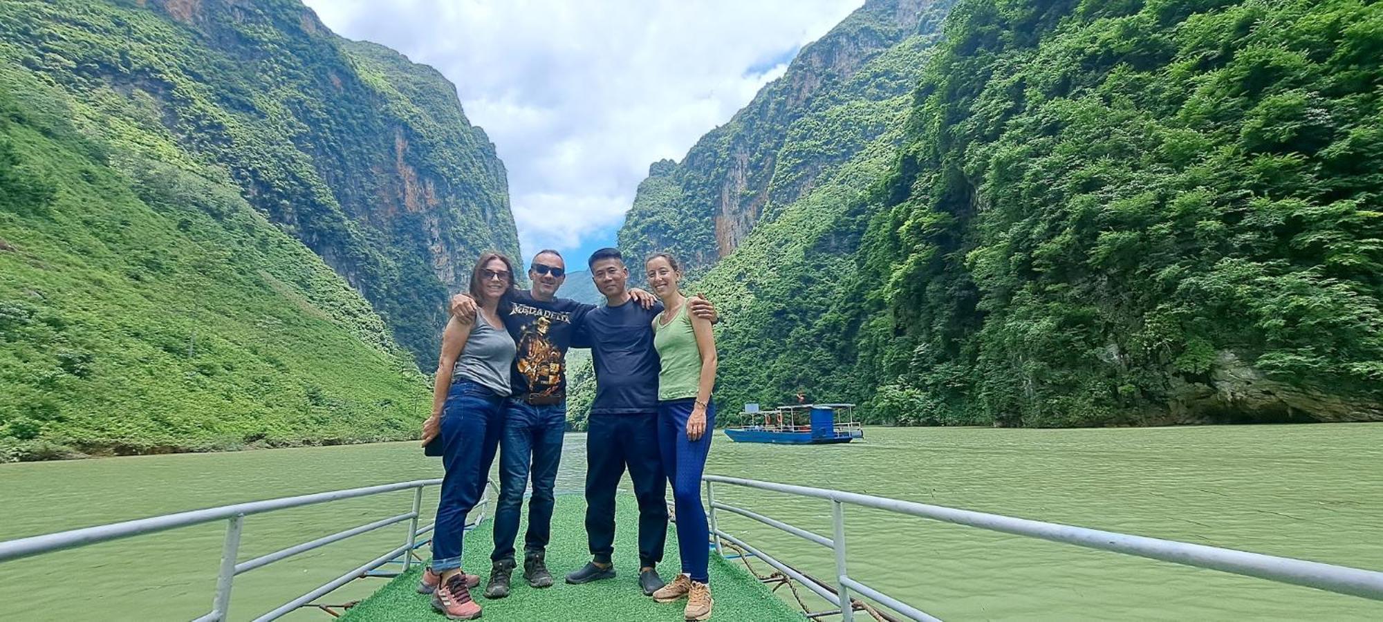 Homestay Field - Bungalow, Ha Giang Loop Tour, Motorbikes Rental Dış mekan fotoğraf